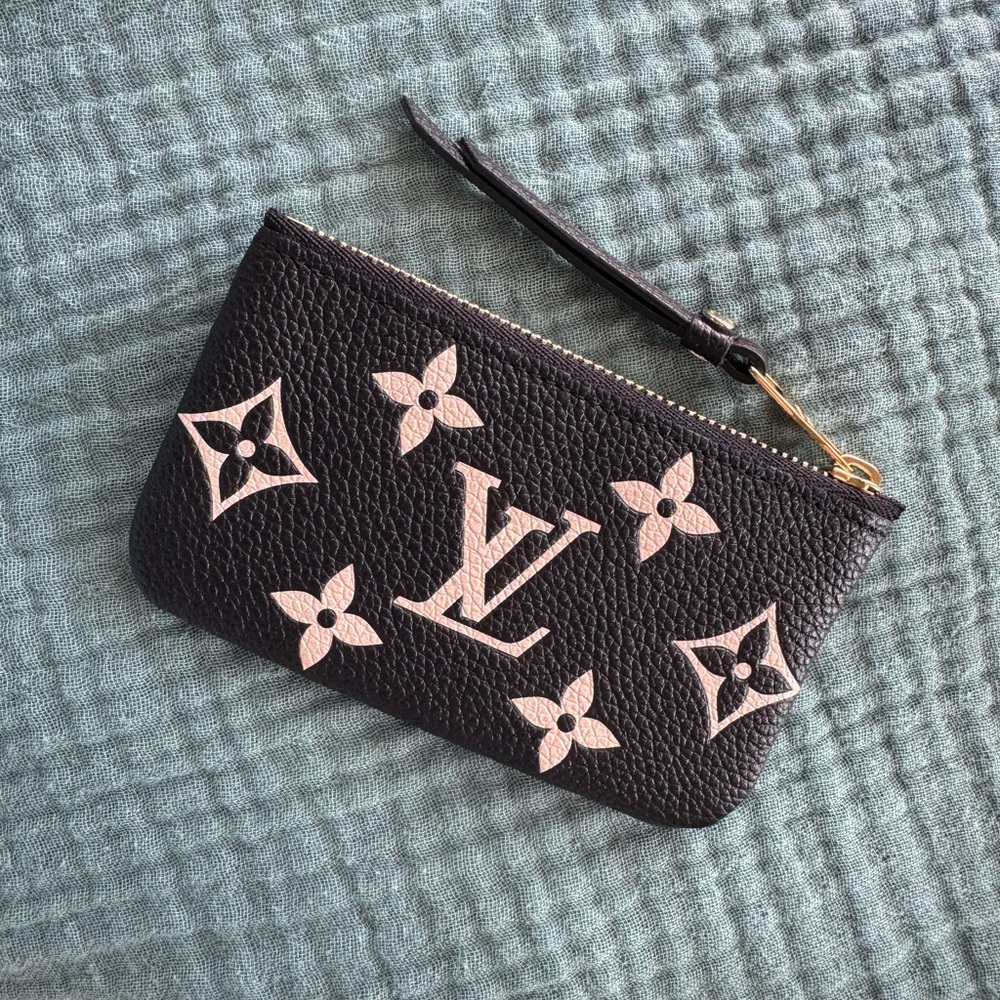 Louis Vuitton Black and Tan Clutch with Monogram Design